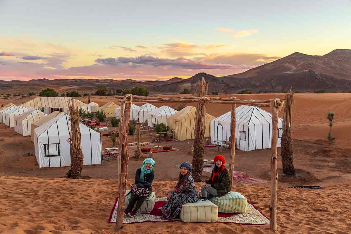 Campamento de jaimas en el desierto